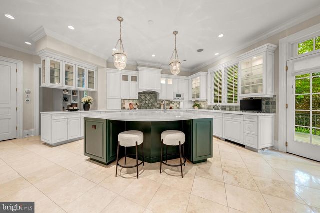 4910 LITTLE FALLS RD, Arlington, VA 22207
