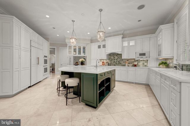 4910 LITTLE FALLS RD, Arlington, VA 22207