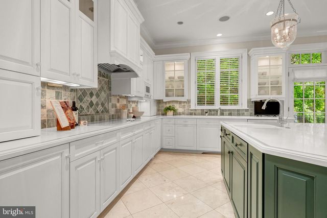 4910 LITTLE FALLS RD, Arlington, VA 22207