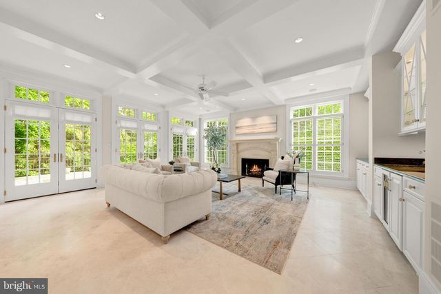 4910 LITTLE FALLS RD, Arlington, VA 22207