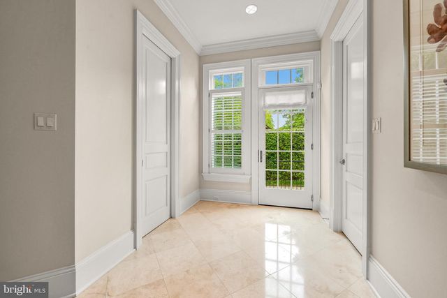 4910 LITTLE FALLS RD, Arlington, VA 22207