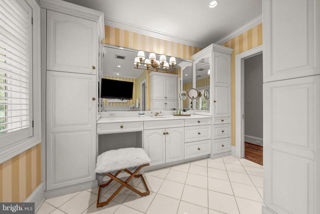 4910 LITTLE FALLS RD, Arlington, VA 22207