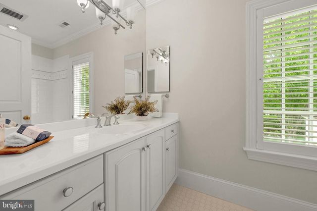 4910 LITTLE FALLS RD, Arlington, VA 22207