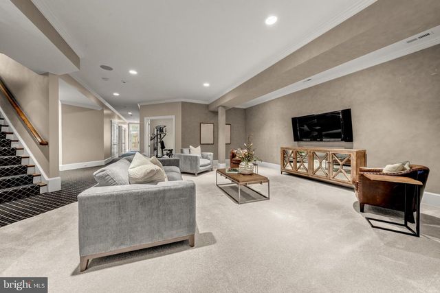 4910 LITTLE FALLS RD, Arlington, VA 22207