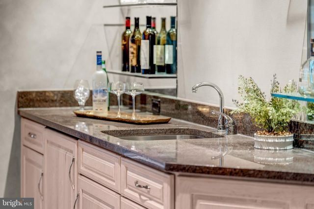4910 LITTLE FALLS RD, Arlington, VA 22207