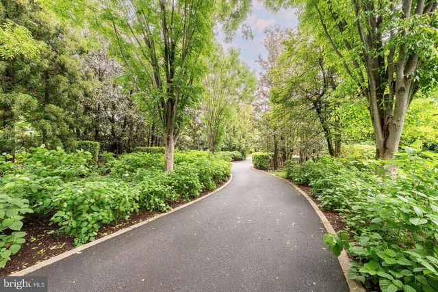 4910 LITTLE FALLS RD, Arlington, VA 22207