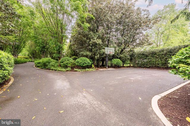4910 LITTLE FALLS RD, Arlington, VA 22207
