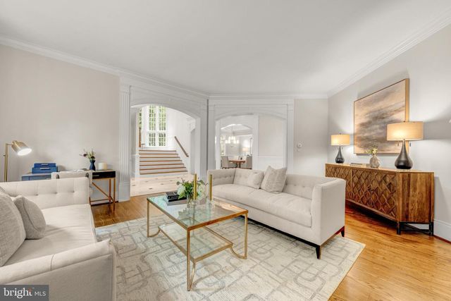 4910 LITTLE FALLS RD, Arlington, VA 22207