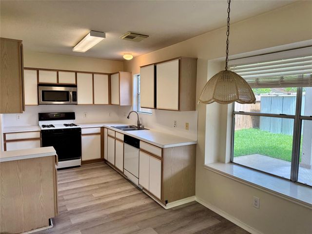 8930 Aspen Place Drive, Houston, TX 77071