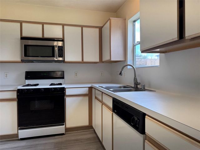 8930 Aspen Place Drive, Houston, TX 77071