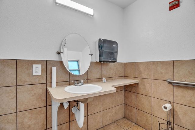 704 Boyd Ave, Midland, TX 79705