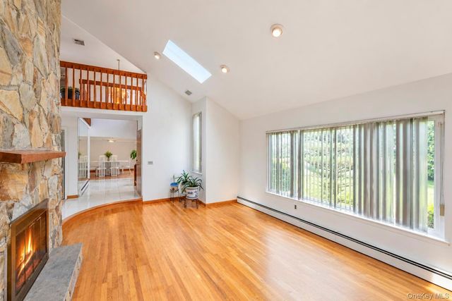 5 Dohne Court, Greenlawn, NY 11740