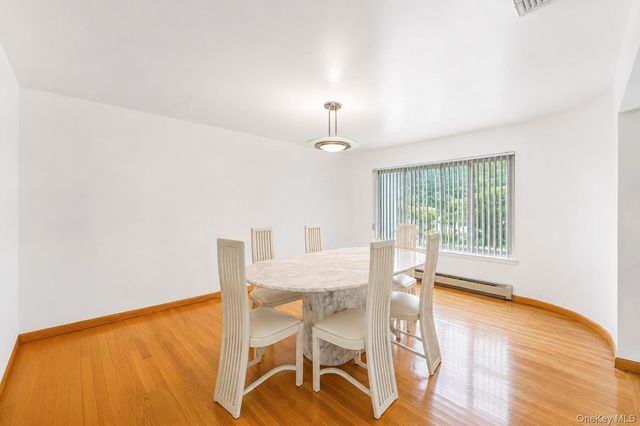 5 Dohne Court, Greenlawn, NY 11740