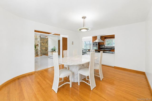 5 Dohne Court, Greenlawn, NY 11740