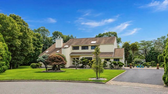5 Dohne Court, Greenlawn, NY 11740