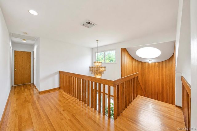5 Dohne Court, Greenlawn, NY 11740
