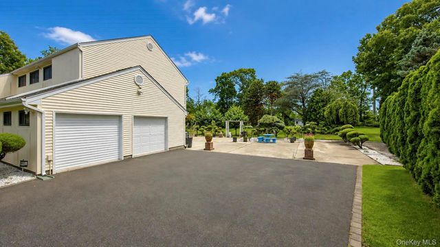 5 Dohne Court, Greenlawn, NY 11740