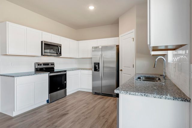 3151 E Highridge Ct, Park City, KS 67219