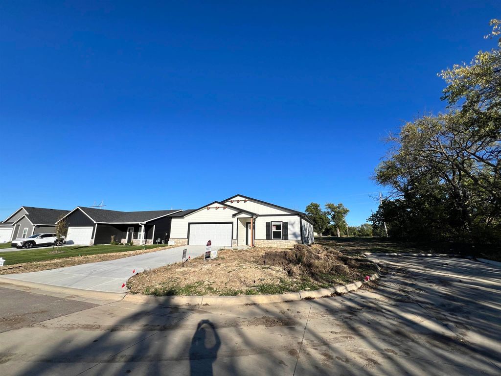 3151 E Highridge Ct, Park City, KS 67219