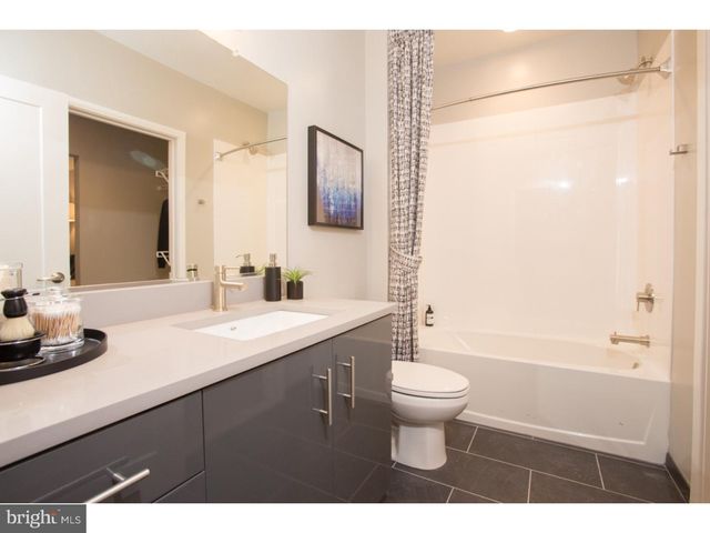 121 N 2ND ST #214, Philadelphia, PA 19106