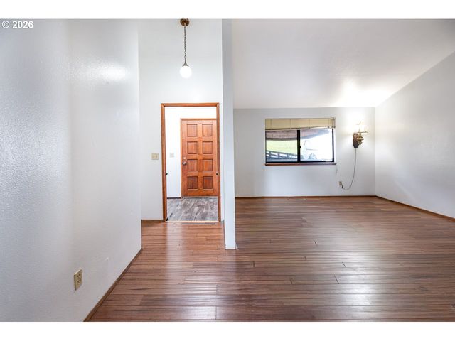 1783 GRAHAM Dr, Eugene, OR 97405