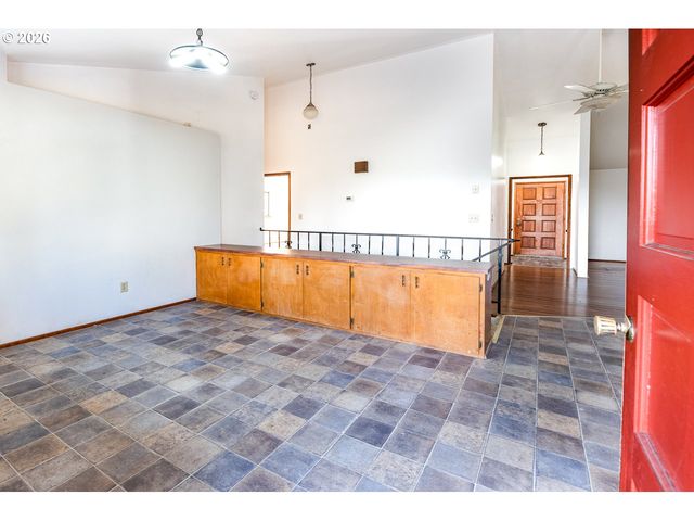 1783 GRAHAM Dr, Eugene, OR 97405