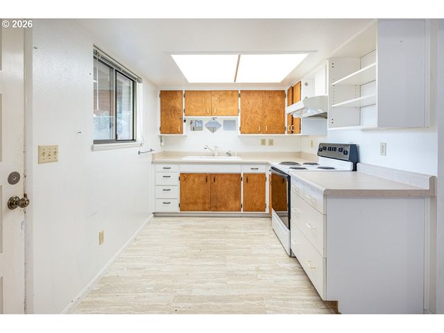 1783 GRAHAM Dr, Eugene, OR 97405