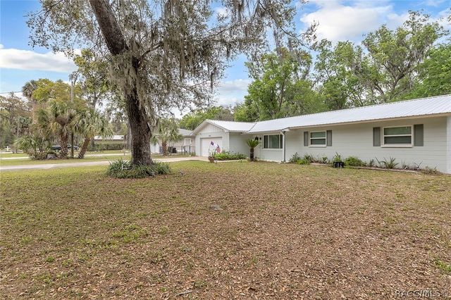 2001 NW 15th Court, Crystal River, FL 34428