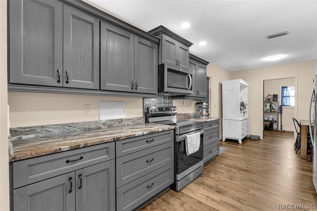 2001 NW 15th Court, Crystal River, FL 34428