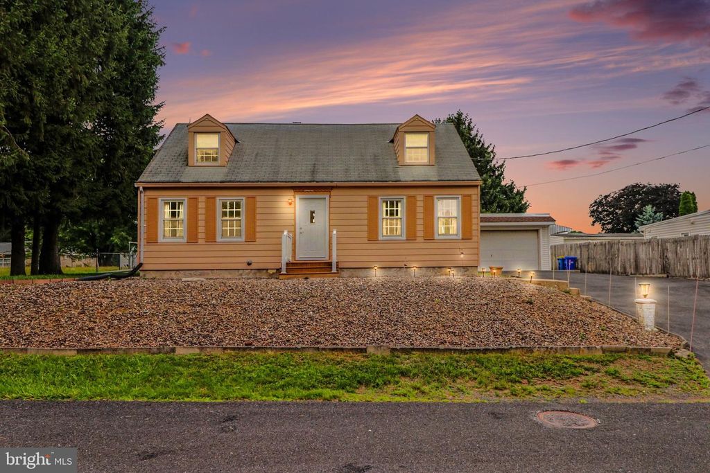 114 MAPLE DR, Mechanicsburg, PA 17050