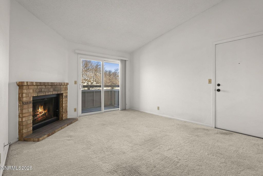 Image 5 of property listing at 7680 Bluestone Drive, Reno, NV 89511