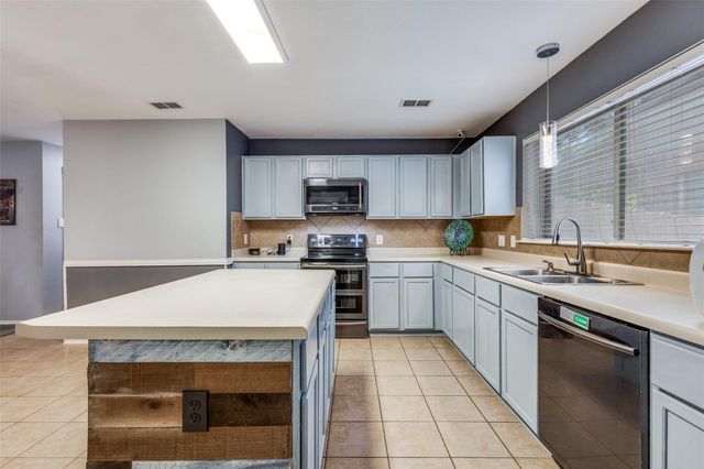 417 Niagara Falls Drive, Anna, TX 75409