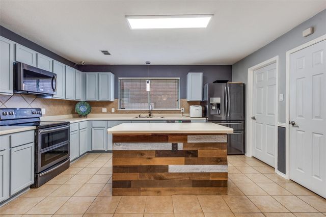 417 Niagara Falls Drive, Anna, TX 75409