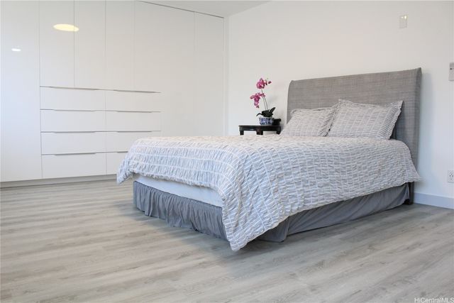 315 Hanakoa Street, Honolulu, HI 96825