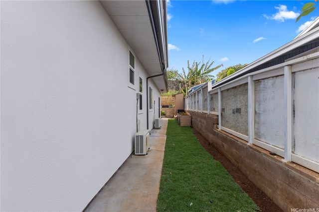 315 Hanakoa Street, Honolulu, HI 96825