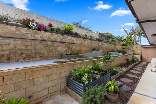 315 Hanakoa Street, Honolulu, HI 96825