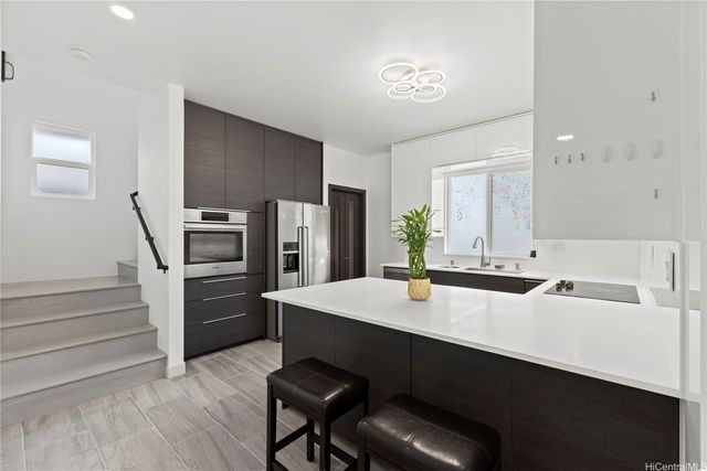 315 Hanakoa Street, Honolulu, HI 96825