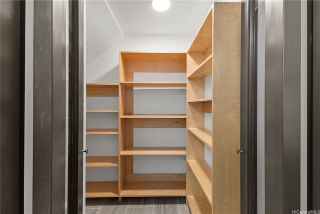 315 Hanakoa Street, Honolulu, HI 96825