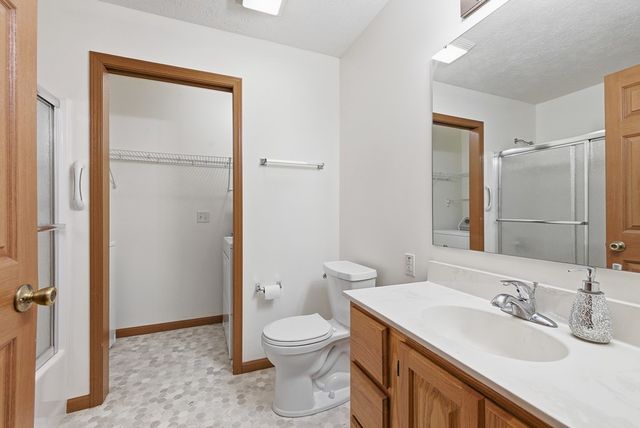 677 Villa Dr, Ontario, OH 44906