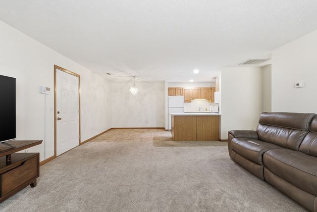 677 Villa Dr, Ontario, OH 44906