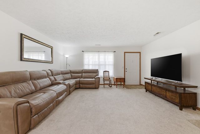 677 Villa Dr, Ontario, OH 44906