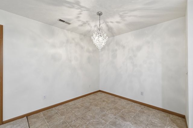 677 Villa Dr, Ontario, OH 44906