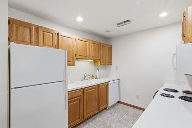 677 Villa Dr, Ontario, OH 44906