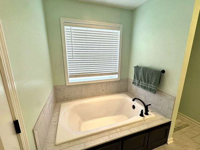 985 Richland Farms Dr, Manchester, TN 37355