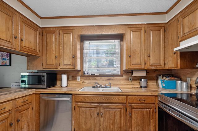 2884 Airways Dr, Tyler, TX 75704