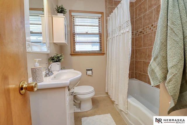 2519 S 54th Street, Lincoln, NE 68506