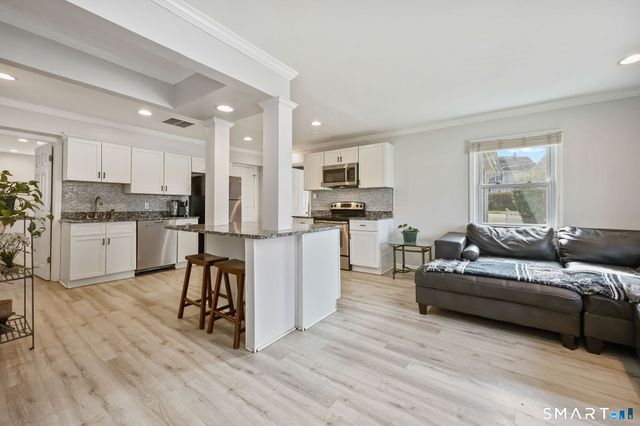 5 Sanford Place, Stratford, CT 06615