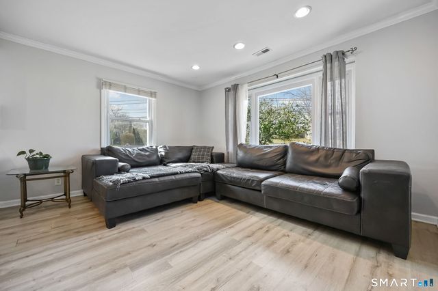 5 Sanford Place, Stratford, CT 06615