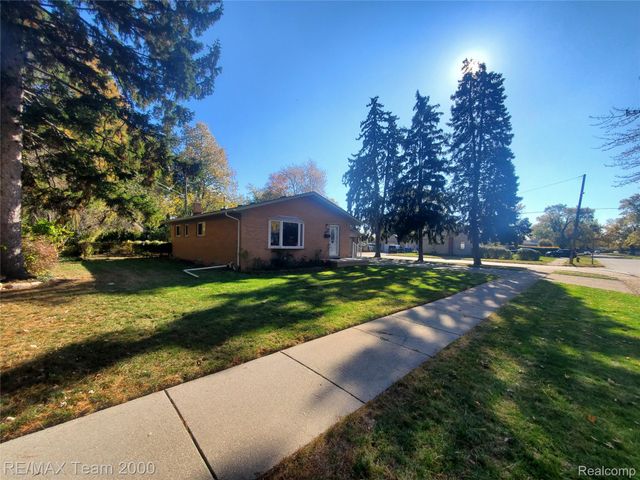 4565 UNIVERSAL Street, Dearborn Heights, MI 48125