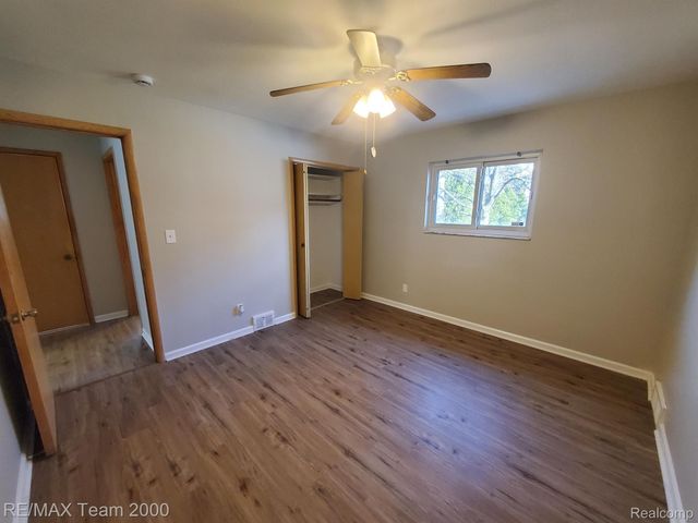 4565 UNIVERSAL Street, Dearborn Heights, MI 48125